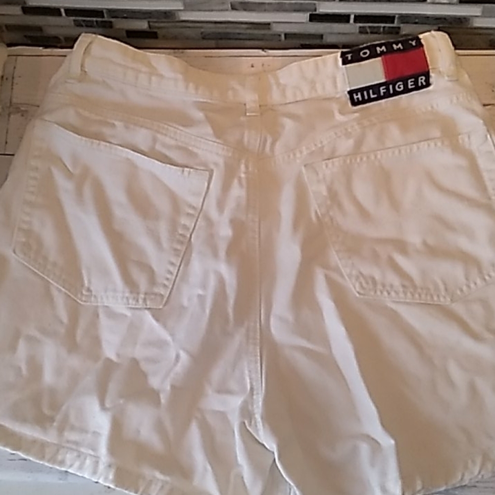 Vintage 1990s Tommy Hilfiger white shorts 30